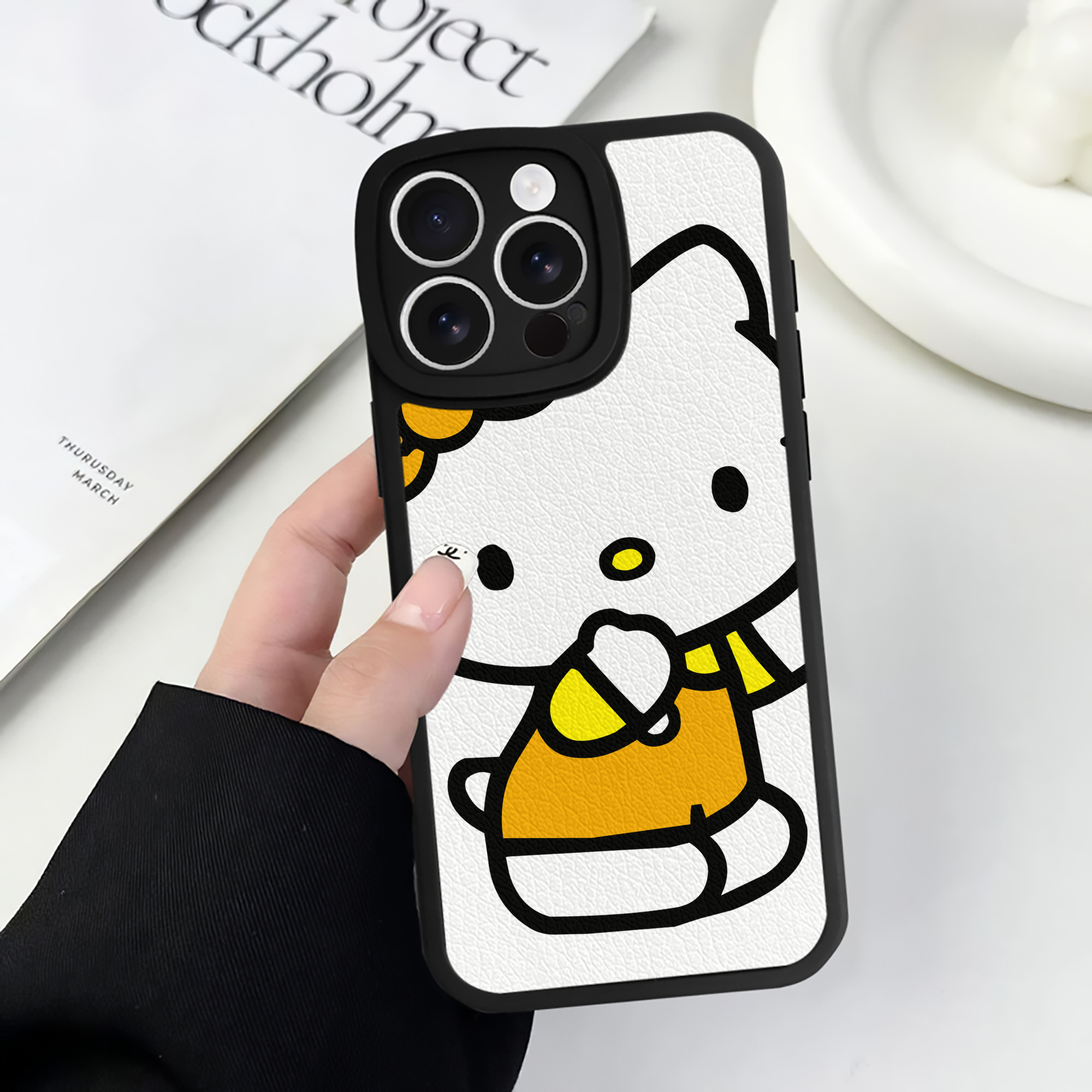 （画像用） Hello Kitty ハローキティ 【iPhone 16シリーズ対応】シリコンスマホケース（レザー調） 材質：シリコン